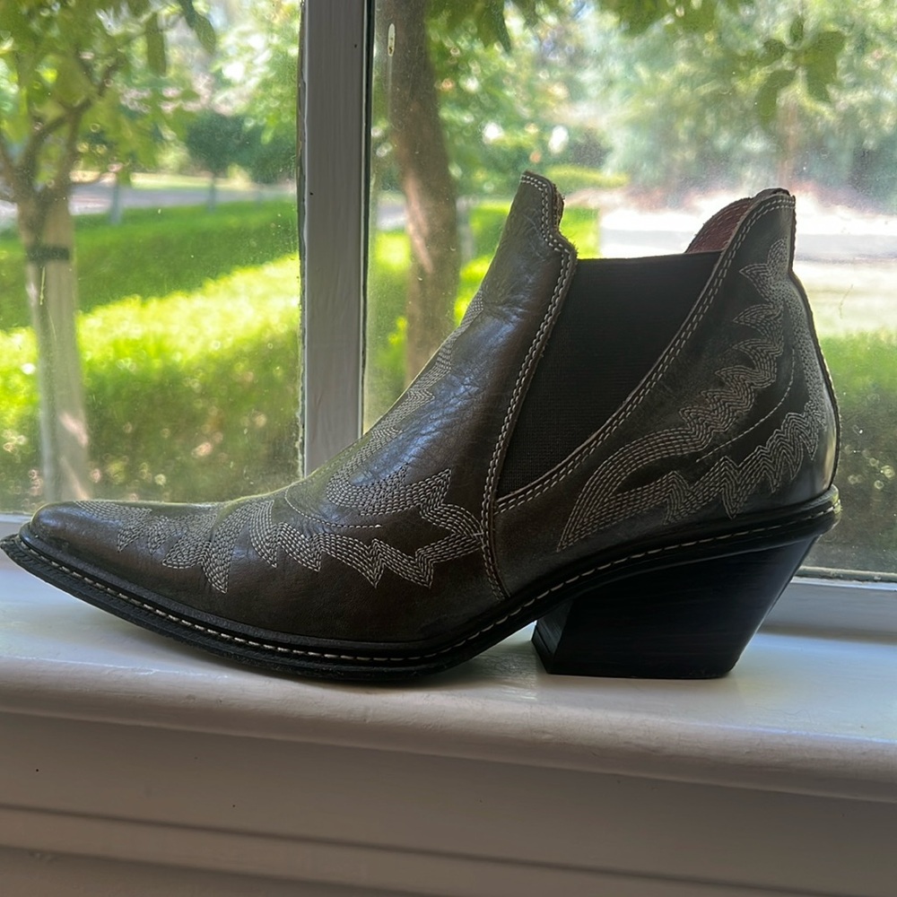 Donald J. Pliner Taupe Western Booties